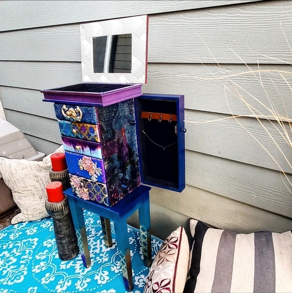 ANTIQUE THOMASVILLE FRENCH PROVENCIAL 9 drawer dresser - Picture 15 of 16